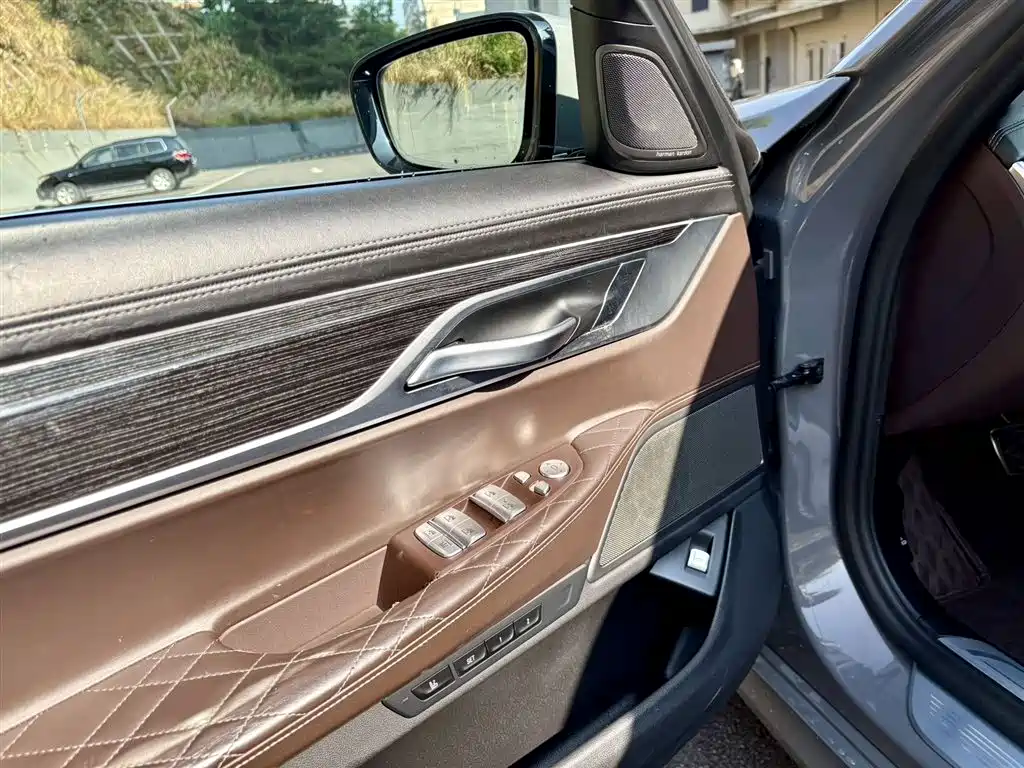BMW 7 SERIES