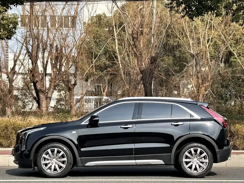 CADILLAC XT4