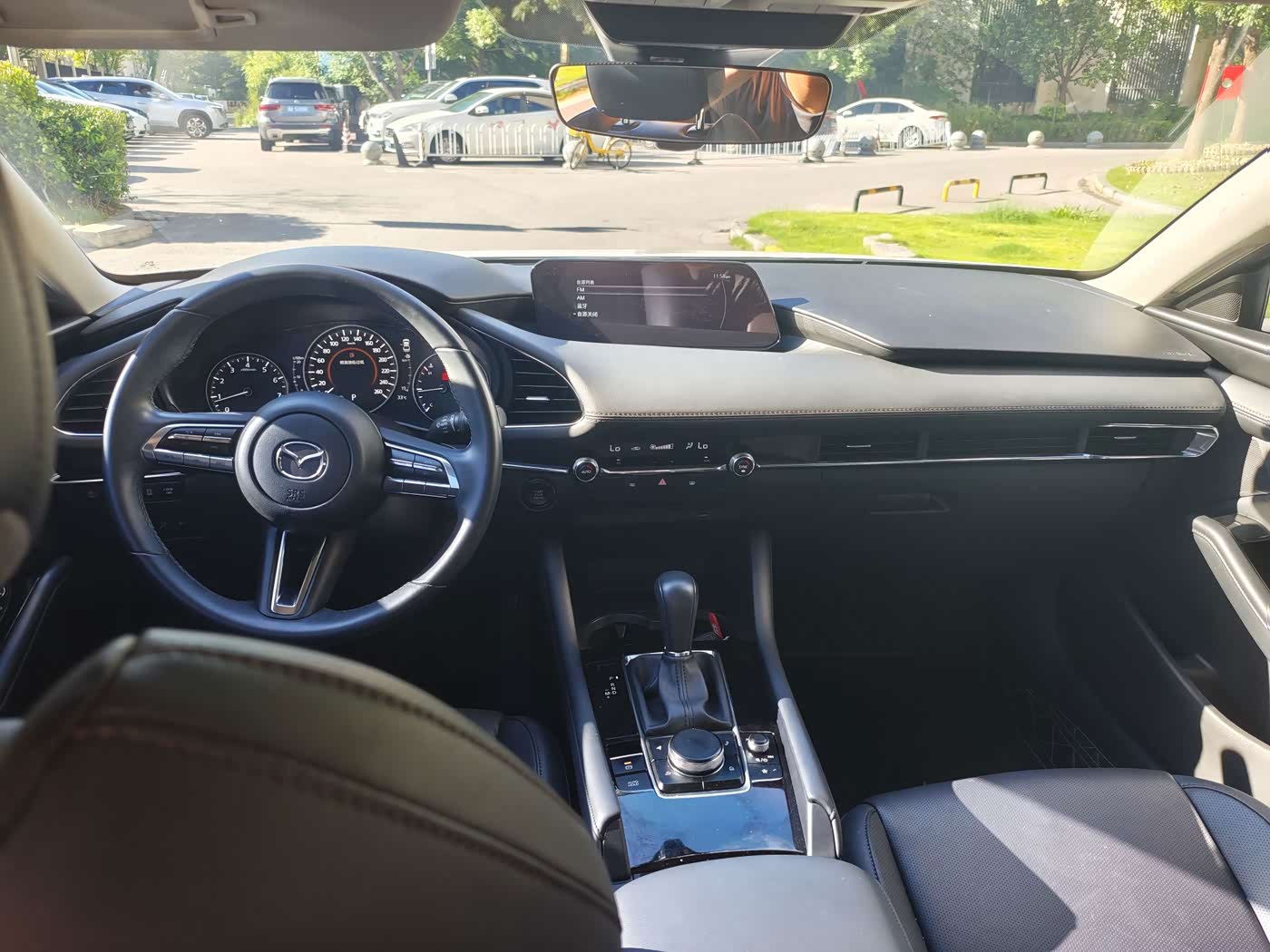 Mazda Mazda3 Axela 2.0 л 2022 г. Белый, пробег 49000 км