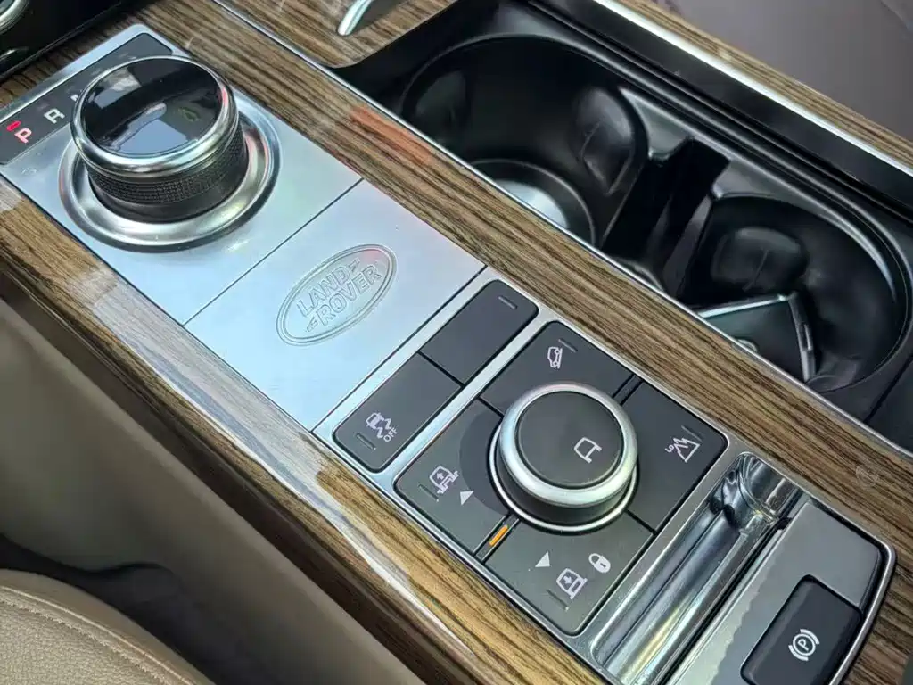 Land Rover Range Rover — миниатюра 13