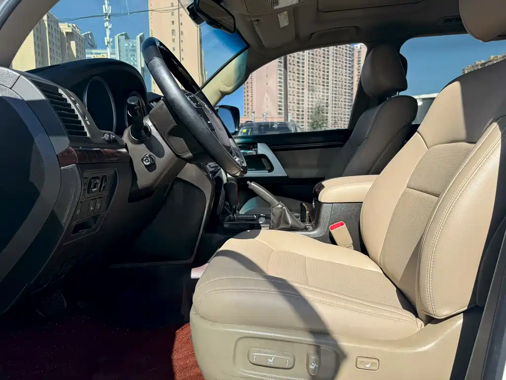 Toyota Land Cruiser 2010 4.7L AT VX