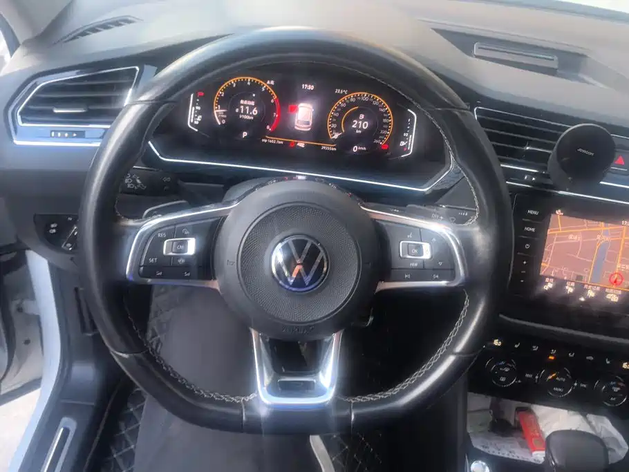 Volkswagen Tiguan L — миниатюра 15