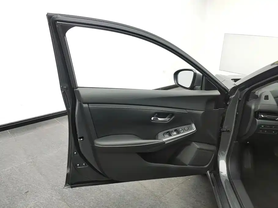 Nissan Sylphy — миниатюра 7