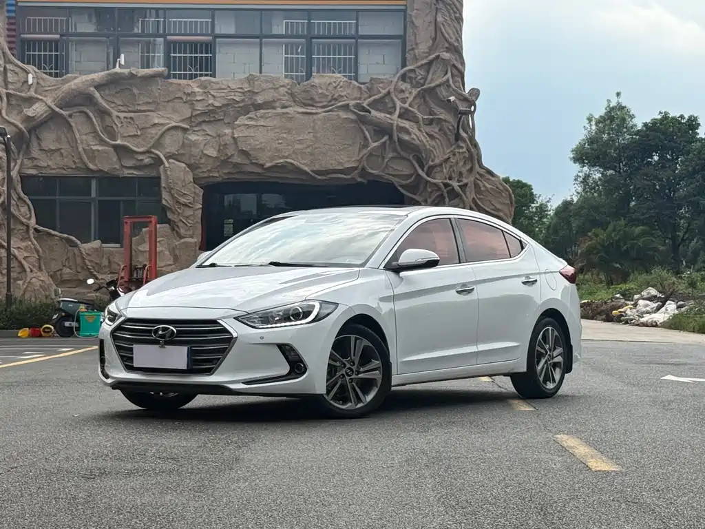 Купить Hyundai Elantra