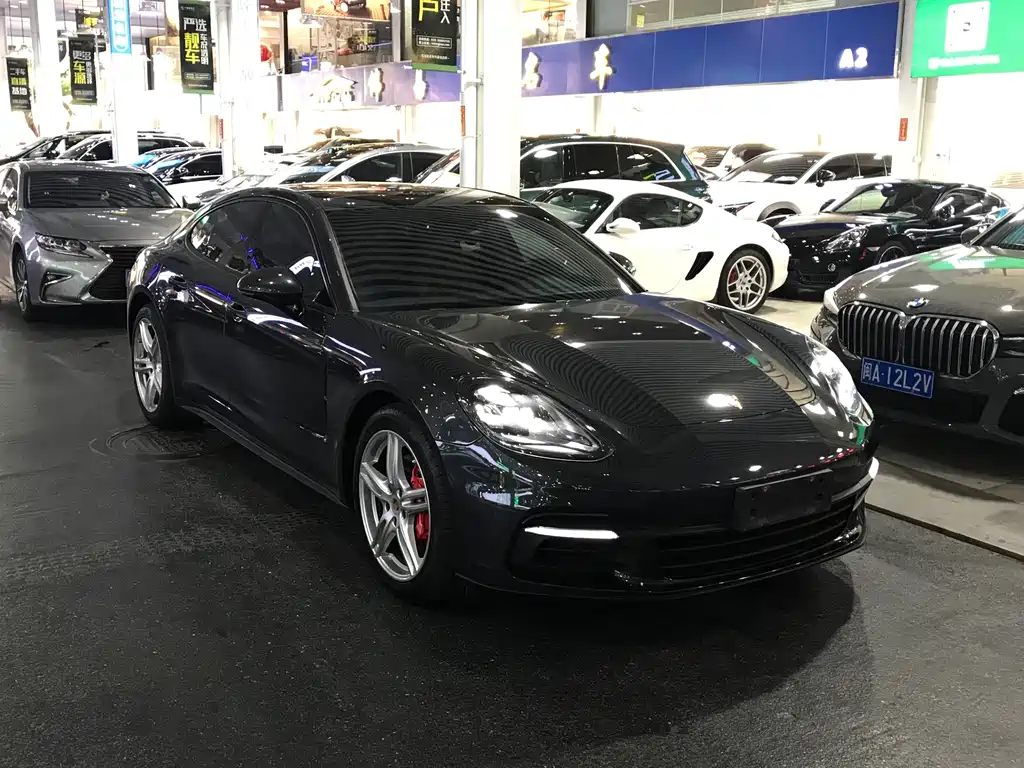 PORSCHE PANAMERA