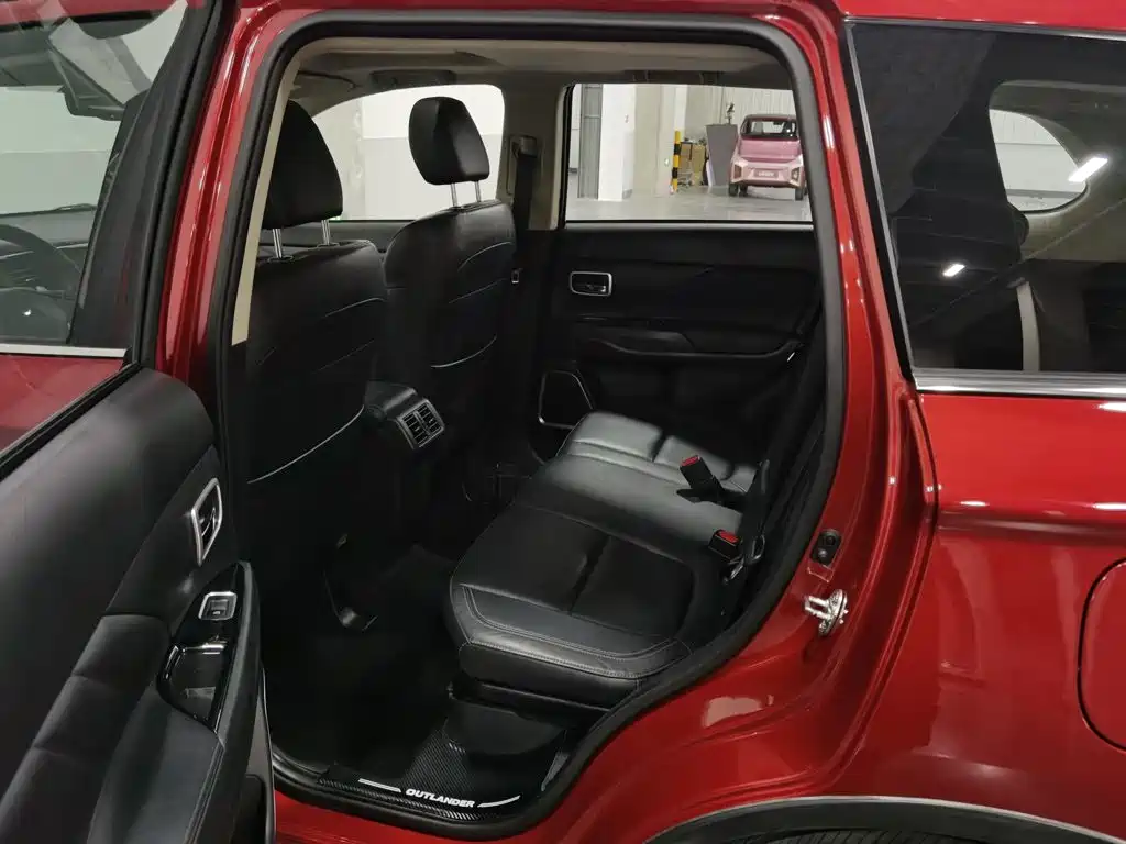 Mitsubishi Outlander — миниатюра 15