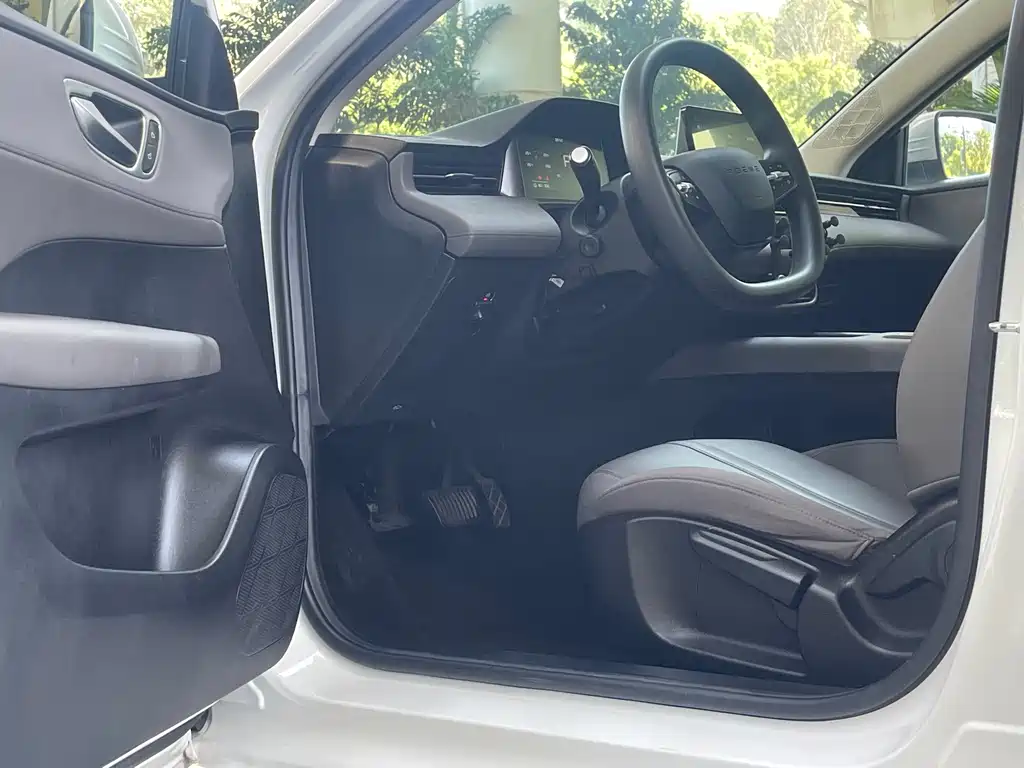 Roewe Young Wai D6 — миниатюра 13