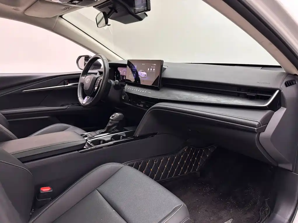 Toyota Camry — миниатюра 11