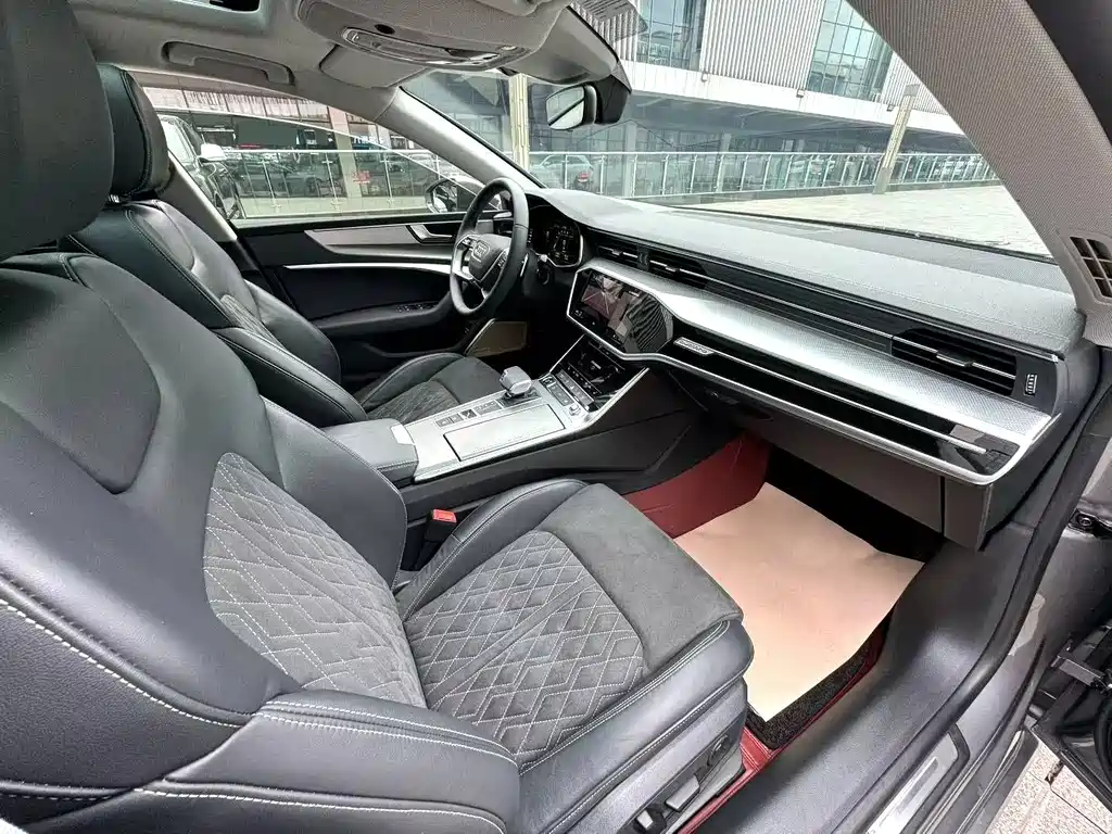 Audi A7L 2024 45TFSI quattro S-line