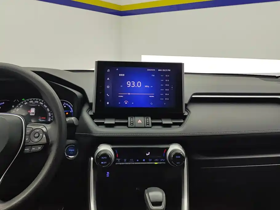 Toyota RAV4 — миниатюра 13
