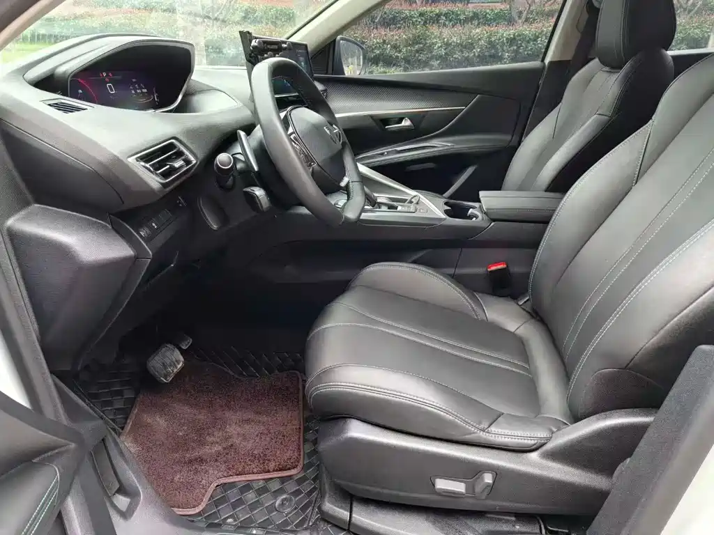 Peugeot 5008 2023 400THP 5 мест