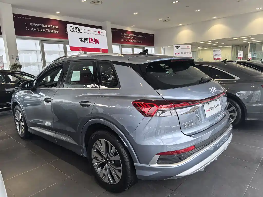 AUDI Q4 E TRON