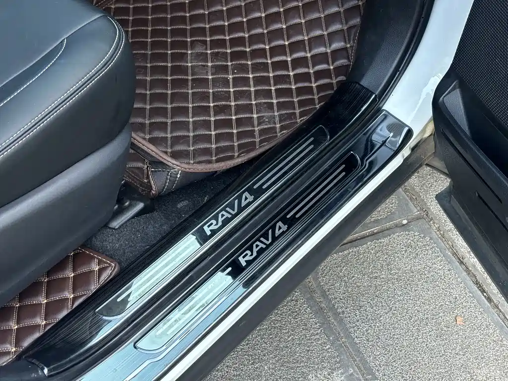 Toyota RAV4 — миниатюра 18