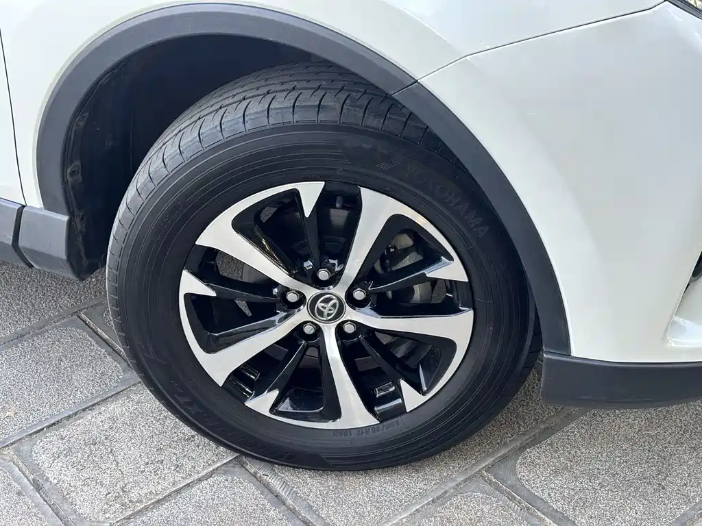 Toyota RAV4 — миниатюра 13