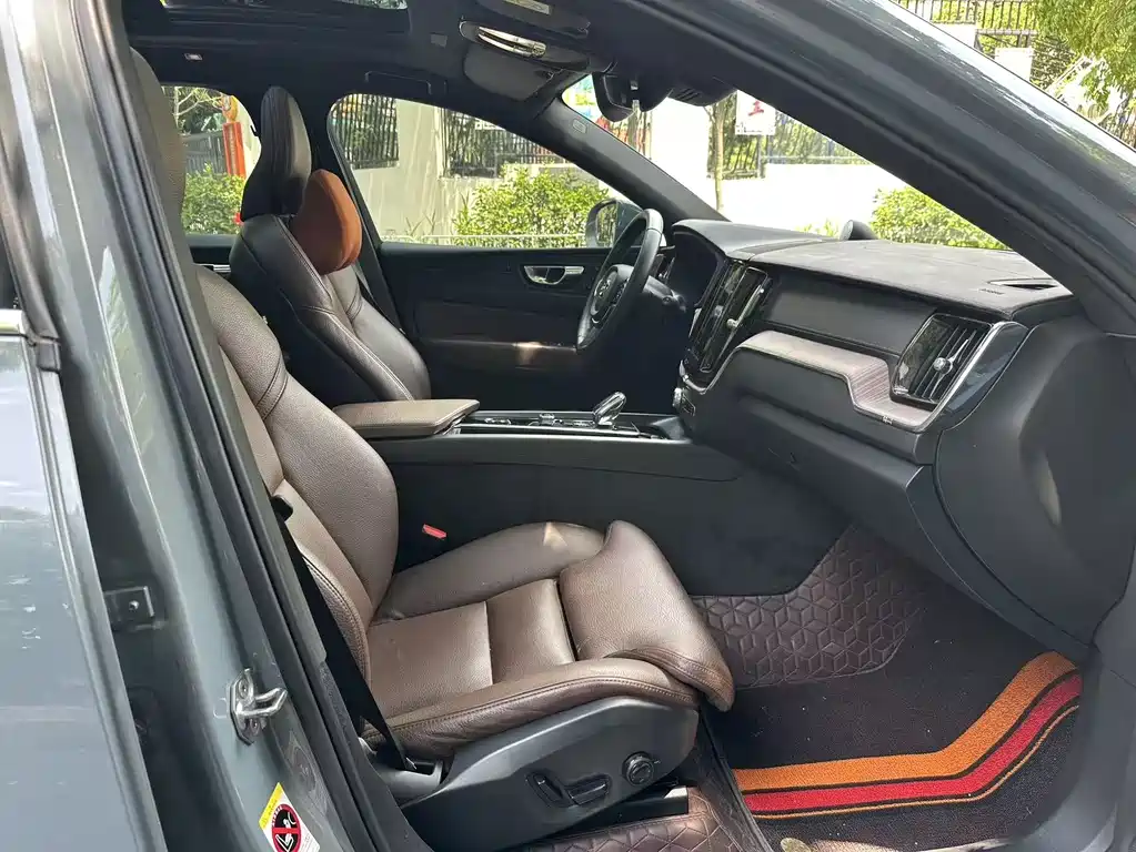 Volvo XC60 2022 B5 Luxury