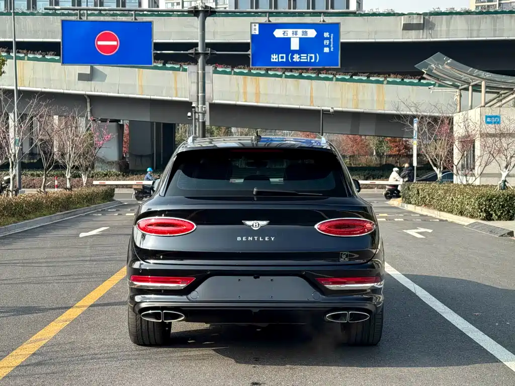 BENTLEY TIMYUE PLUG IN HYBRID