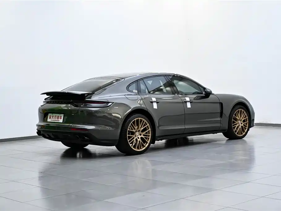 PORSCHE PANAMERA
