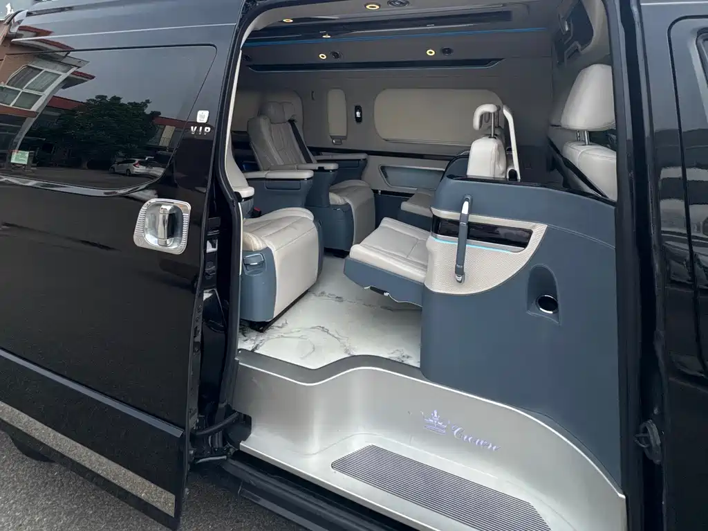 Toyota HiAce 2023 3.5L AT