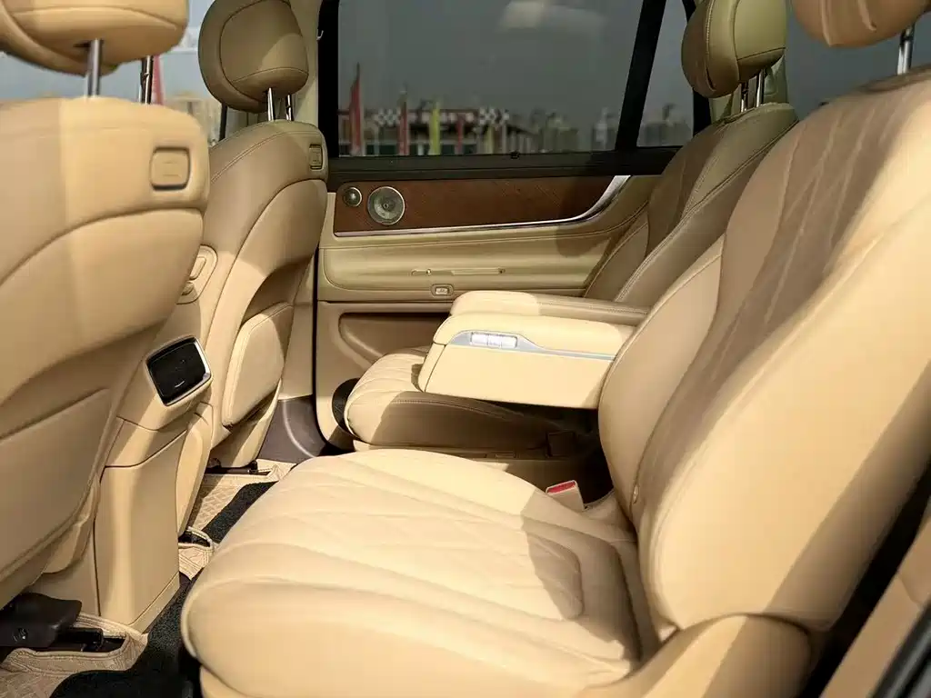 AITO ASK THE WORLD M9