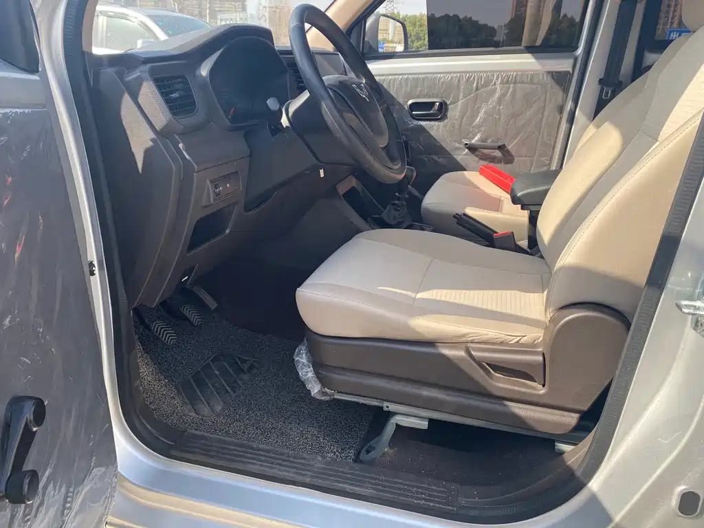 Wuling Hongguang V — миниатюра 6