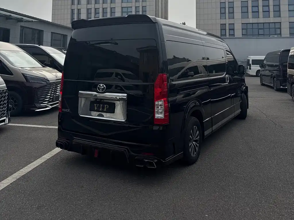 Toyota HiAce 2023 3.5L AT