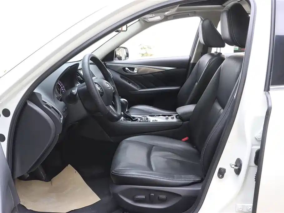 INFINITI Q50L