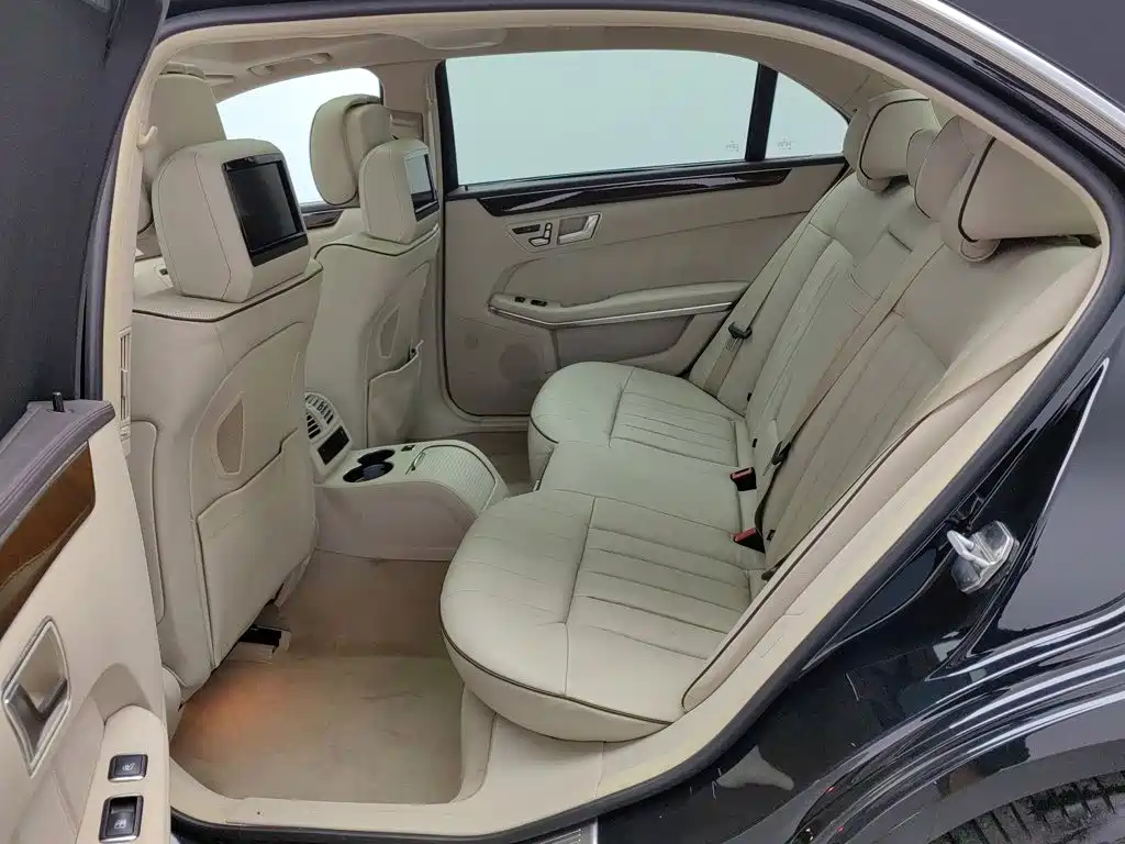 Mercedes-Benz E-Class — миниатюра 15
