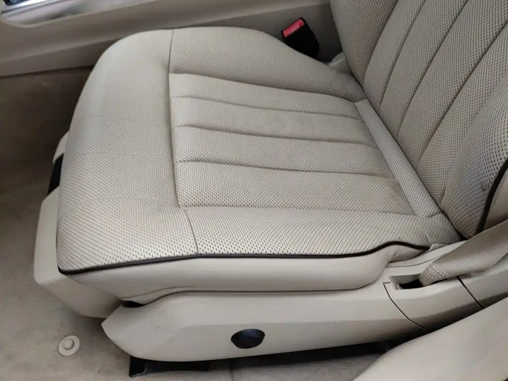 Mercedes-Benz E-Class — миниатюра 20