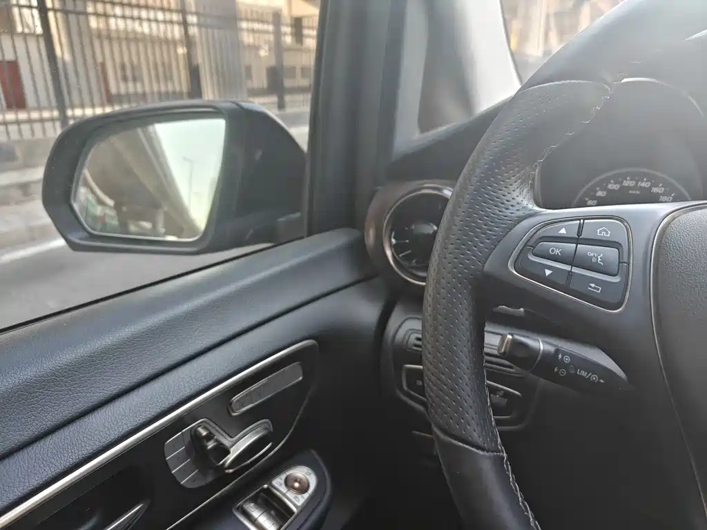 MERCEDES-BENZ V CLASS