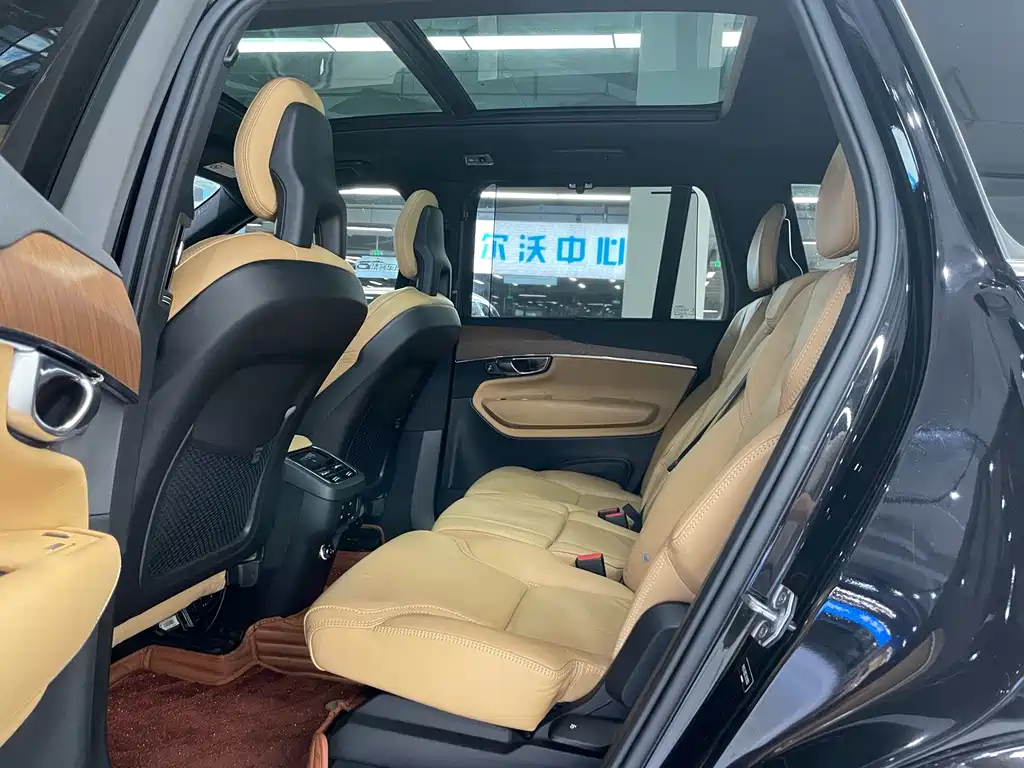 Volvo XC90 2018 T6 7 мест