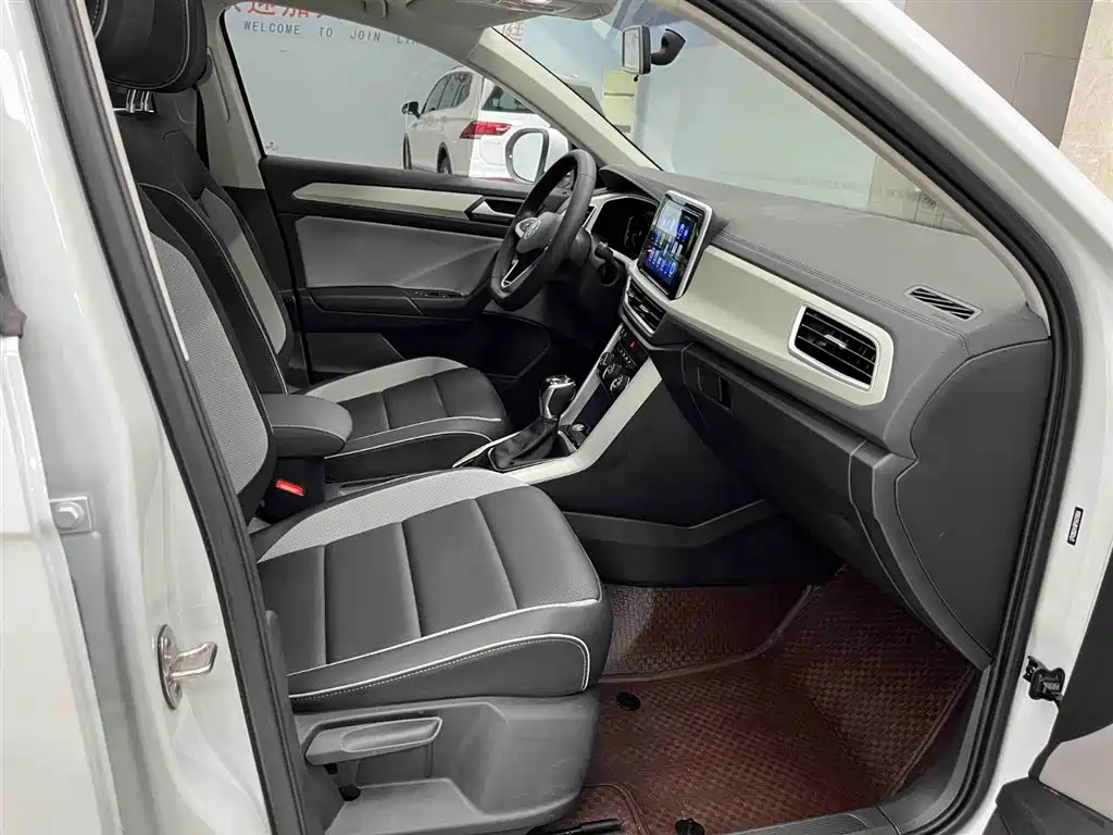 VOLKSWAGEN T ROC EXPLORING SONGS