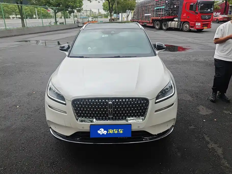 Lincoln Corsair — миниатюра 2