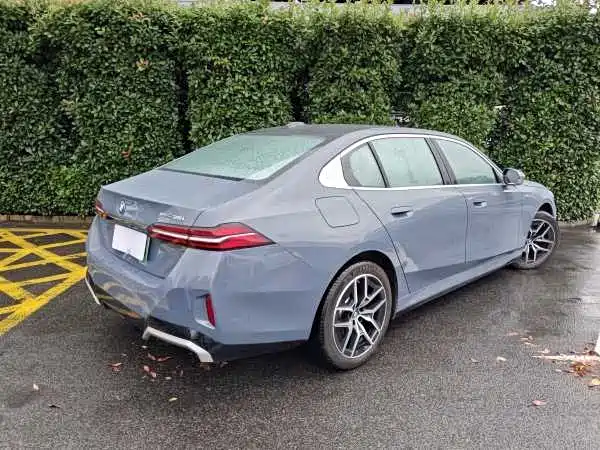 BMW i5 2024 eDrive 35L Premium M Sport