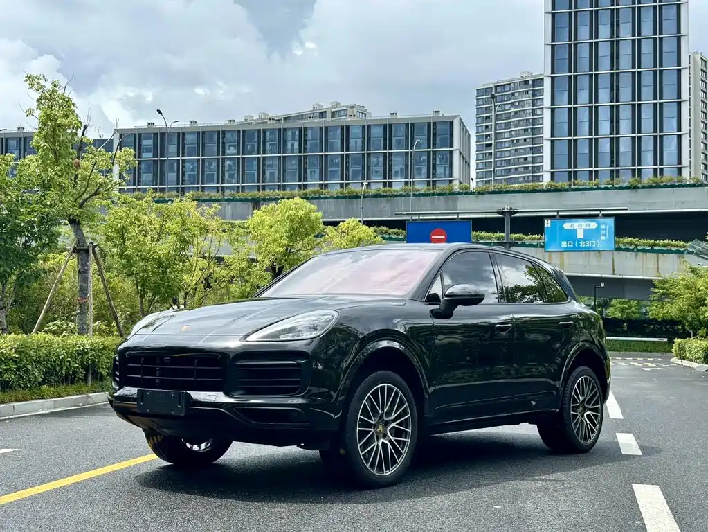 PORSCHE CAYENNE