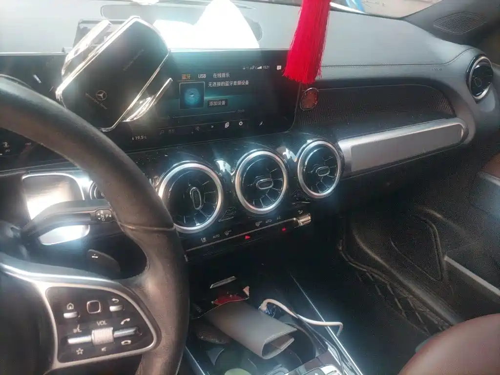 Mercedes-Benz GLB — миниатюра 14