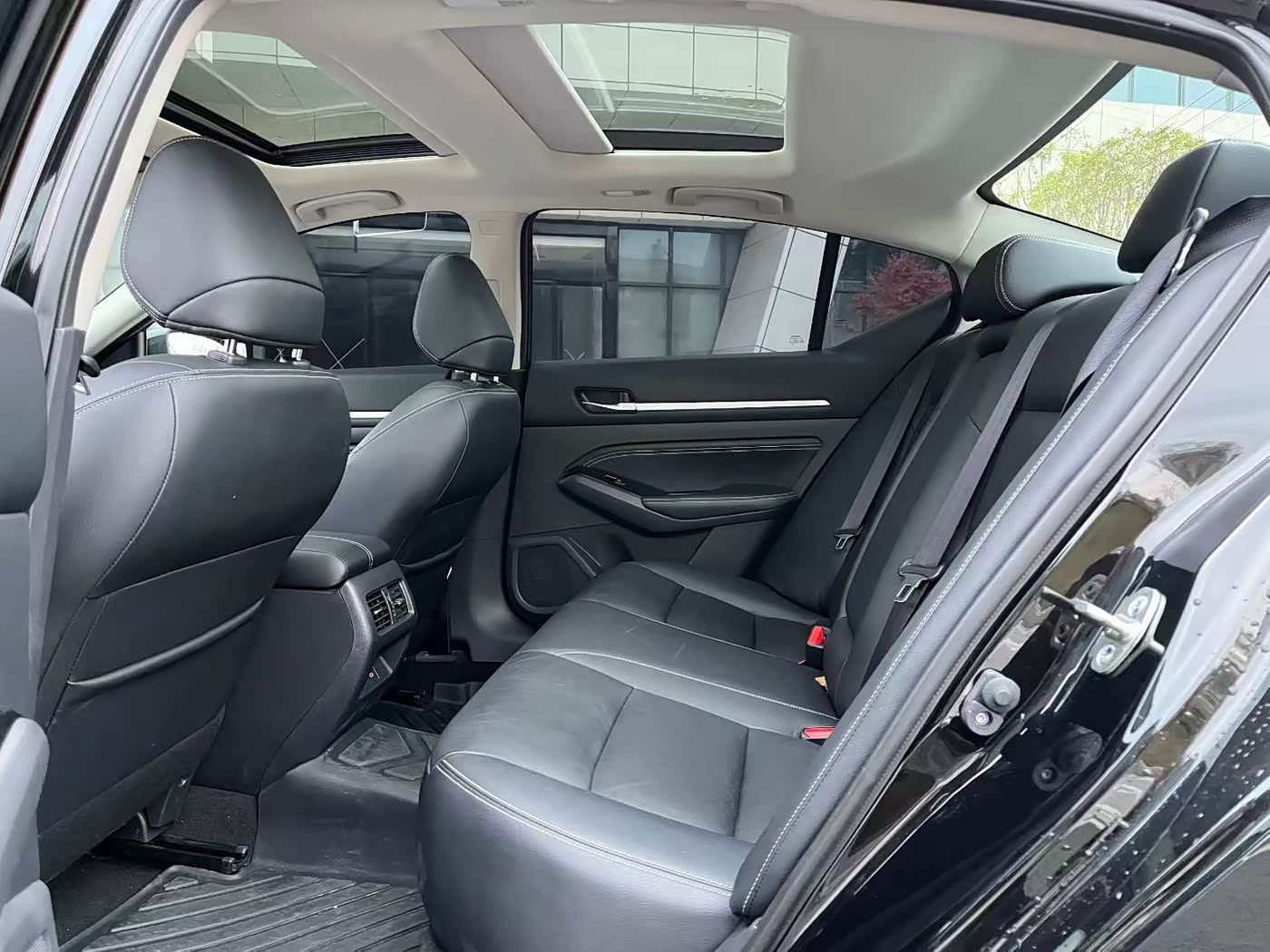 Nissan Teana 2.0 л 2024 г. Чёрный, пробег 18000 км