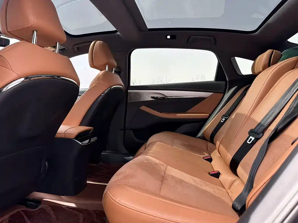 VOYAH LANTU CHASING LIGHT