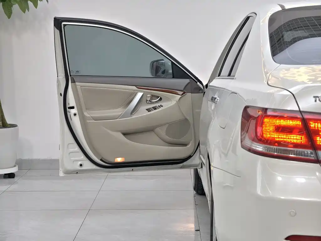 Toyota Camry 2013 200G Luxury