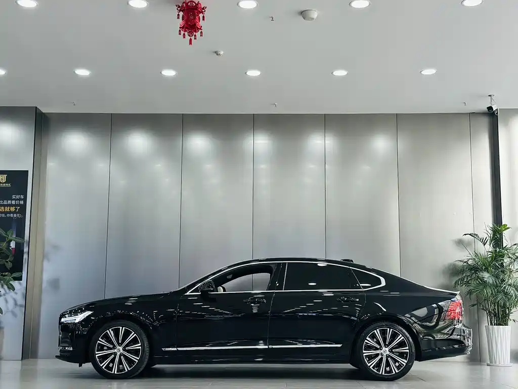 Volvo S90 2024 B5 Luxury