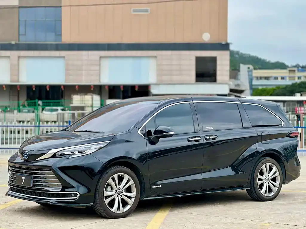 Toyota Sienna 2024 2.5L Hybrid Premium Edition