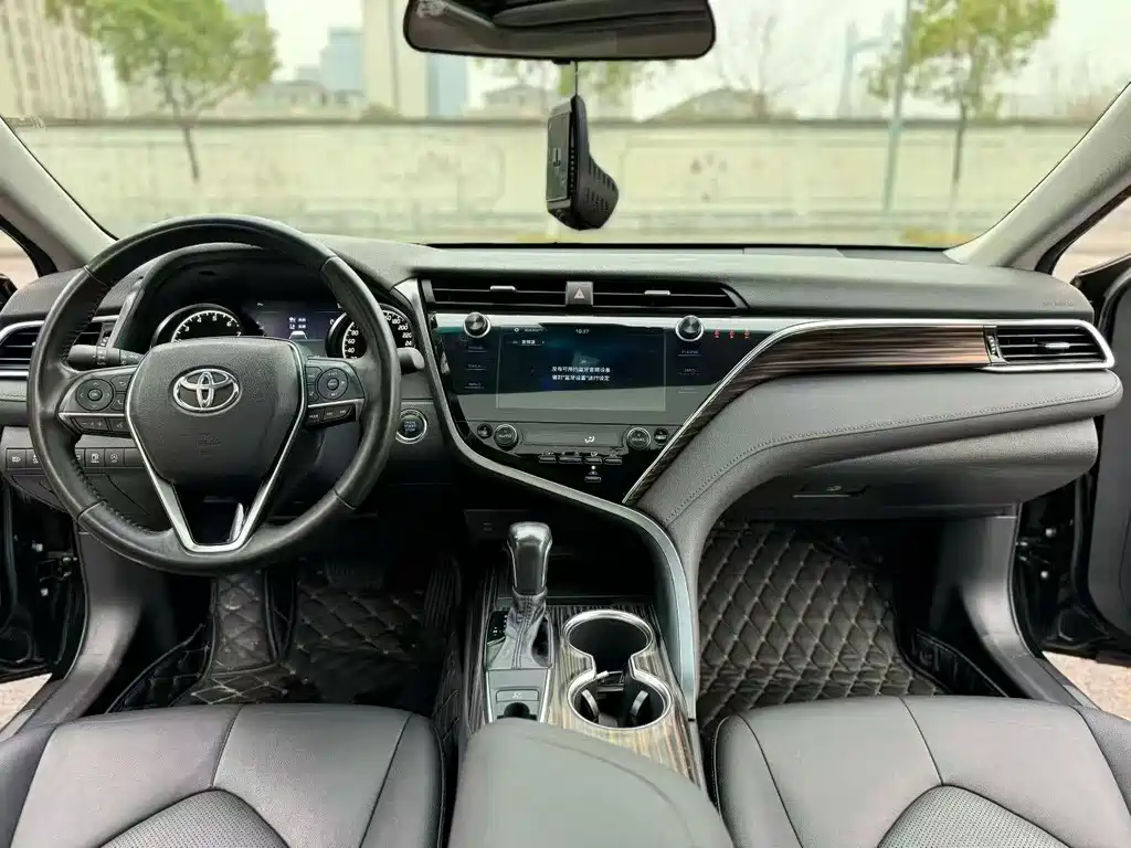 TOYOTA CAMRY