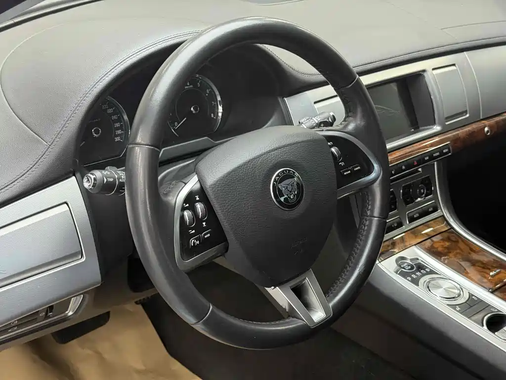 Jaguar XF 2014 XF 2.0T Luxury