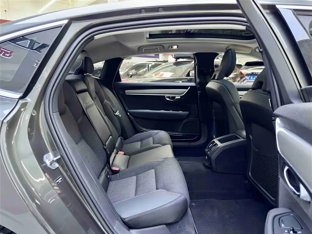 Volvo S90 2019 T4