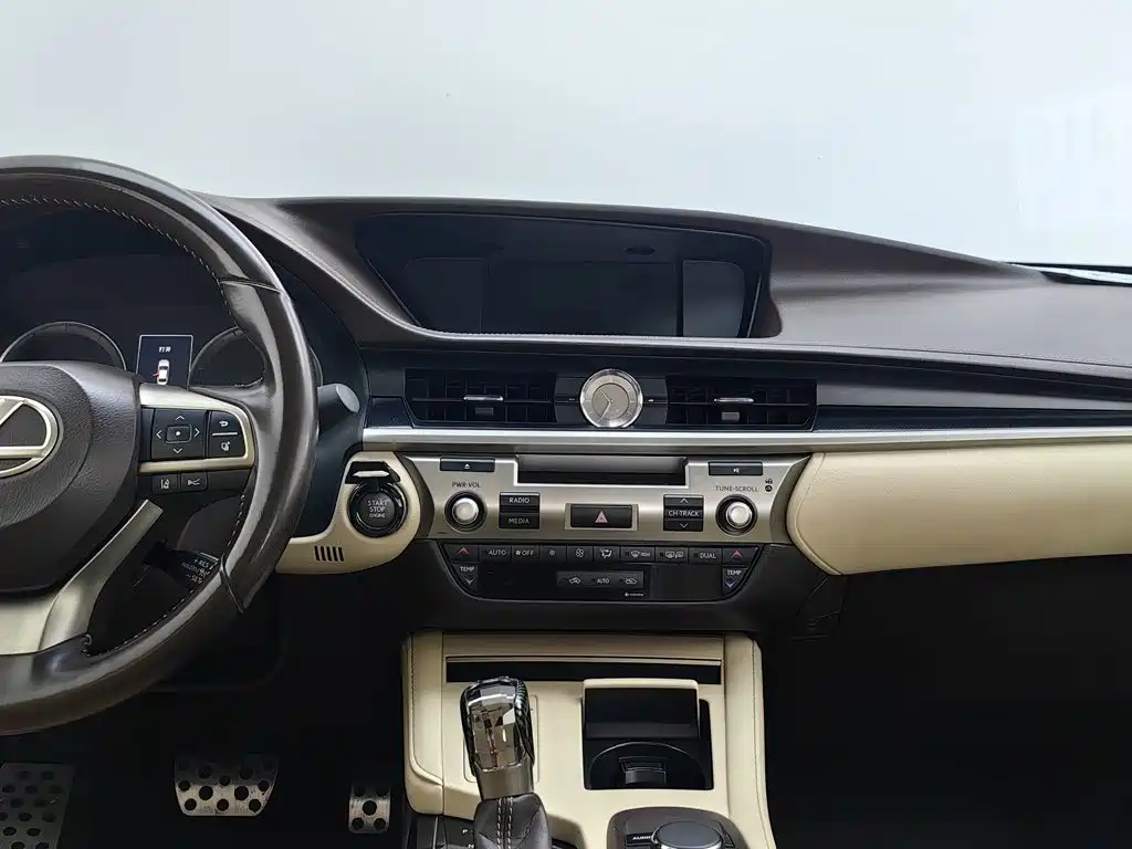 Lexus ES — миниатюра 12
