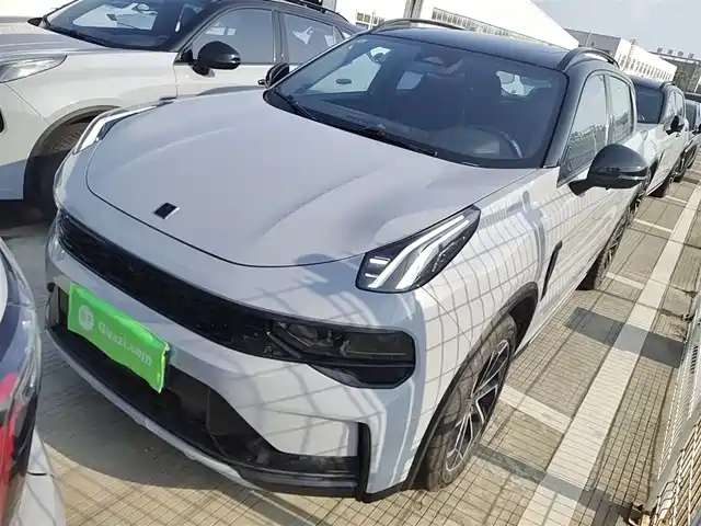 2023 Lynk & Co 01