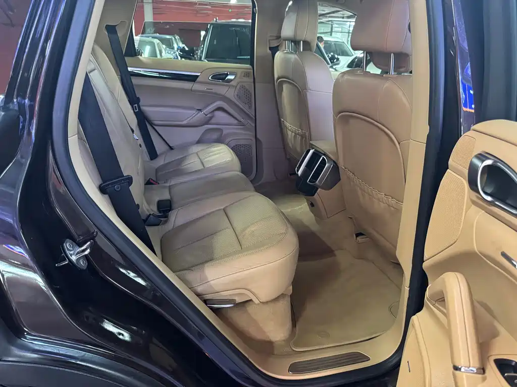 Porsche Cayenne — миниатюра 15