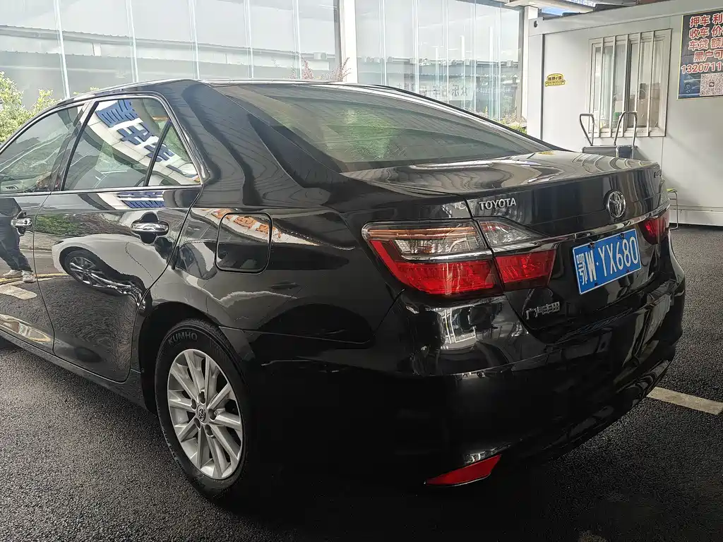 TOYOTA CAMRY