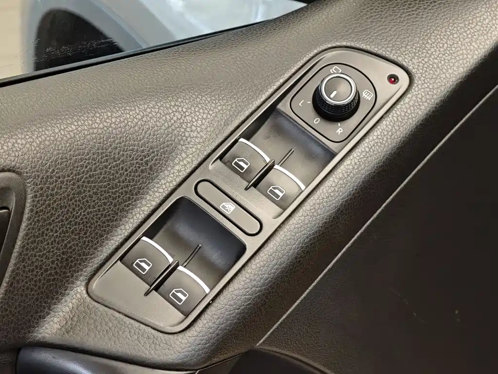 Volkswagen Tiguan 2015 1.8TSI AT Luxury