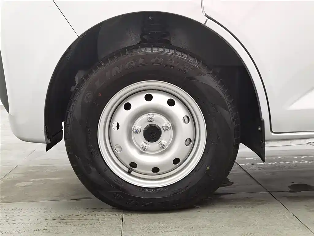 CHANGAN CHANGAN RUIXING EM60