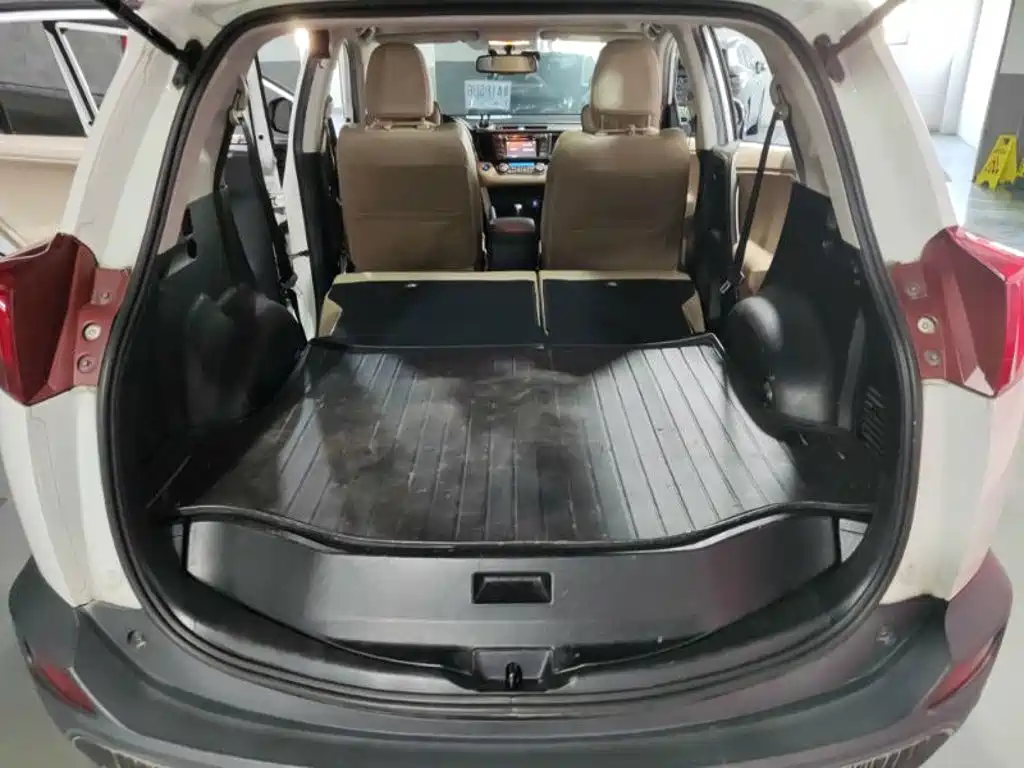 Toyota RAV4 — миниатюра 9